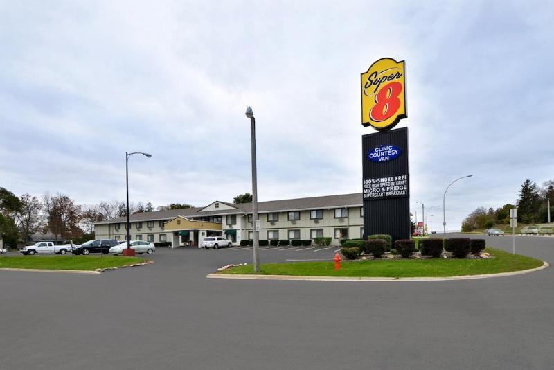 Super 8 By Wyndham Rochester Mayo Clinic Area Luaran gambar